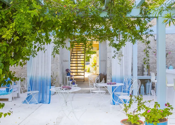 Alura מלון אלאקאטי